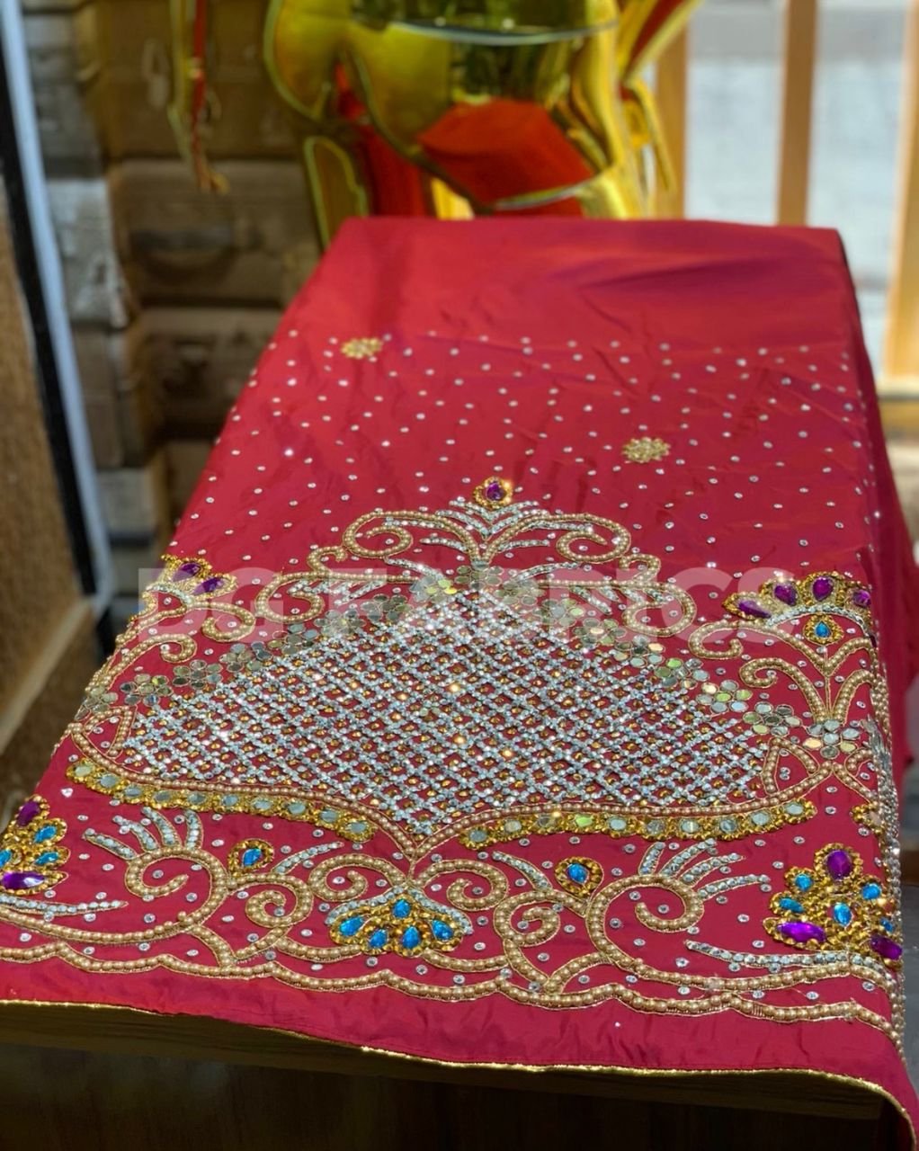 LUXURY RED GEORGE - Image 3